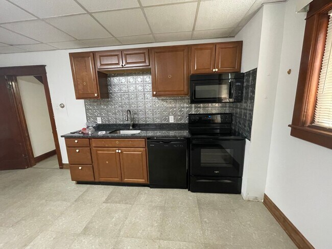 Building Photo - 1411 Easton Ave