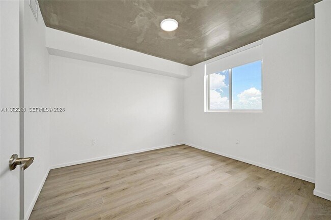 Foto del edificio - 475 NE 125th St