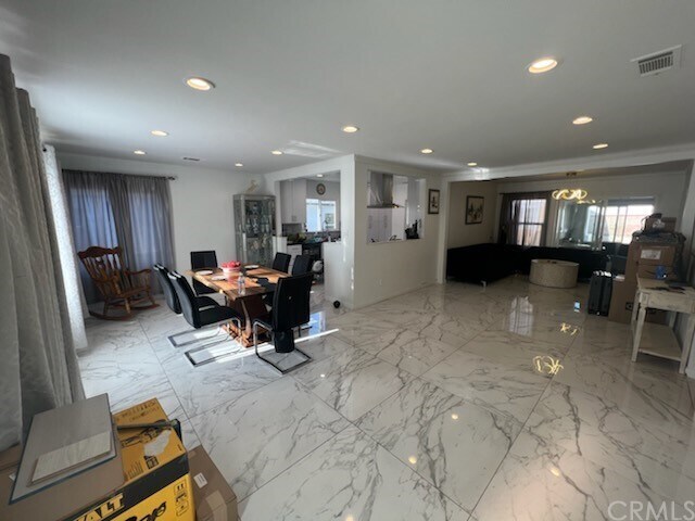 Foto del edificio - 10340 Whitegate Ave