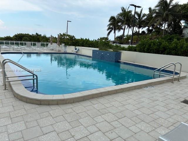 Foto del edificio - 6917 Collins Ave