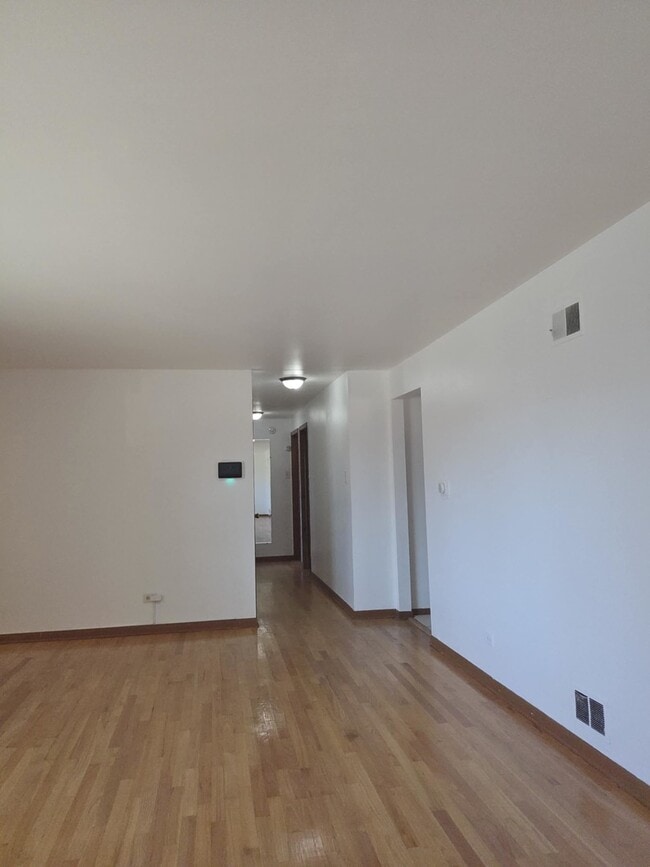 Building Photo - 525 Yates Ave