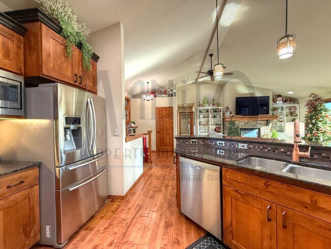 Building Photo - Stunning River Ridge Home With Spectacular Views