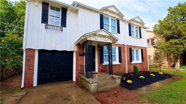 Building Photo - Beautifully Remodeled 4 Bedroom Home near ...