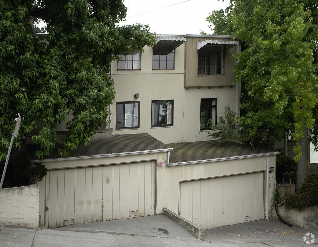 Primary Photo - 2616-2622 Ivy Dr