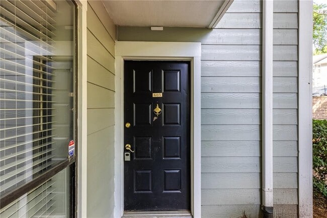 Building Photo - 603 Summit N Dr NE