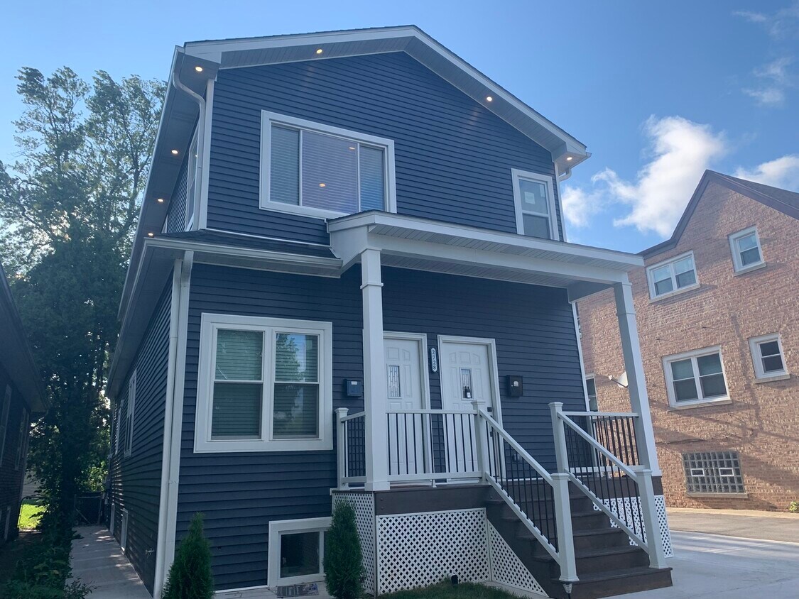 Primary Photo - 2728 N Newland Ave