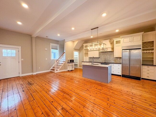 Building Photo - 205-209 Sohier St