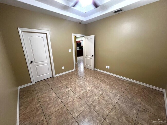 Building Photo - 3019 Regal Dr