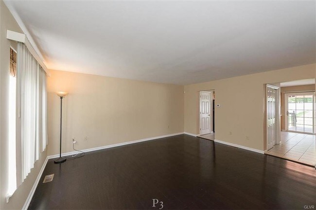 Building Photo - 712 Bach Ct