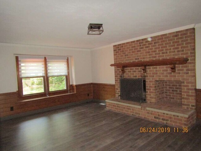 Building Photo - Wedgewood Estates