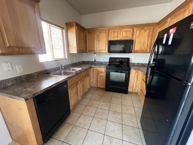Building Photo - Grand Legacy Townhome