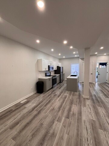 Photo du bâtiment - 160 Bayswater Ave