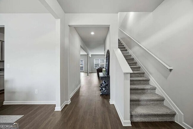 Building Photo - 933 Nandina Ln