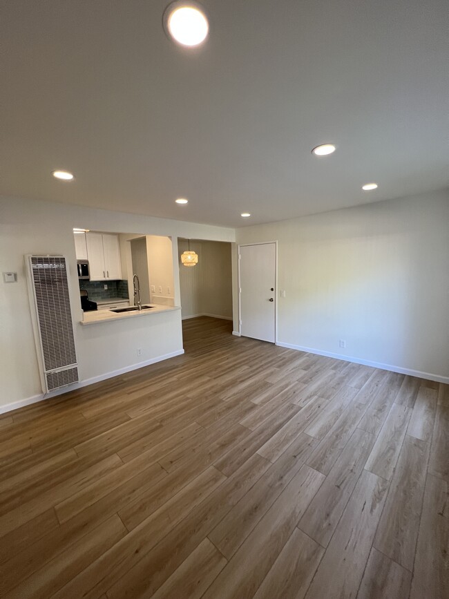 Renovated 1 Bedroom Living Room - Shepard Place