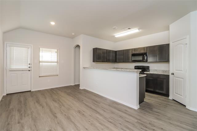 Foto del edificio - 7405 Skylight Dr