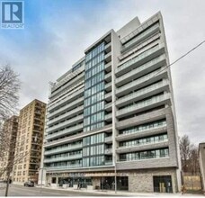 Building Photo - 3018 Yonge St