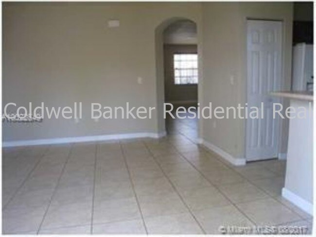 Building Photo - Large 2 story townhome in Tuscany Villas.