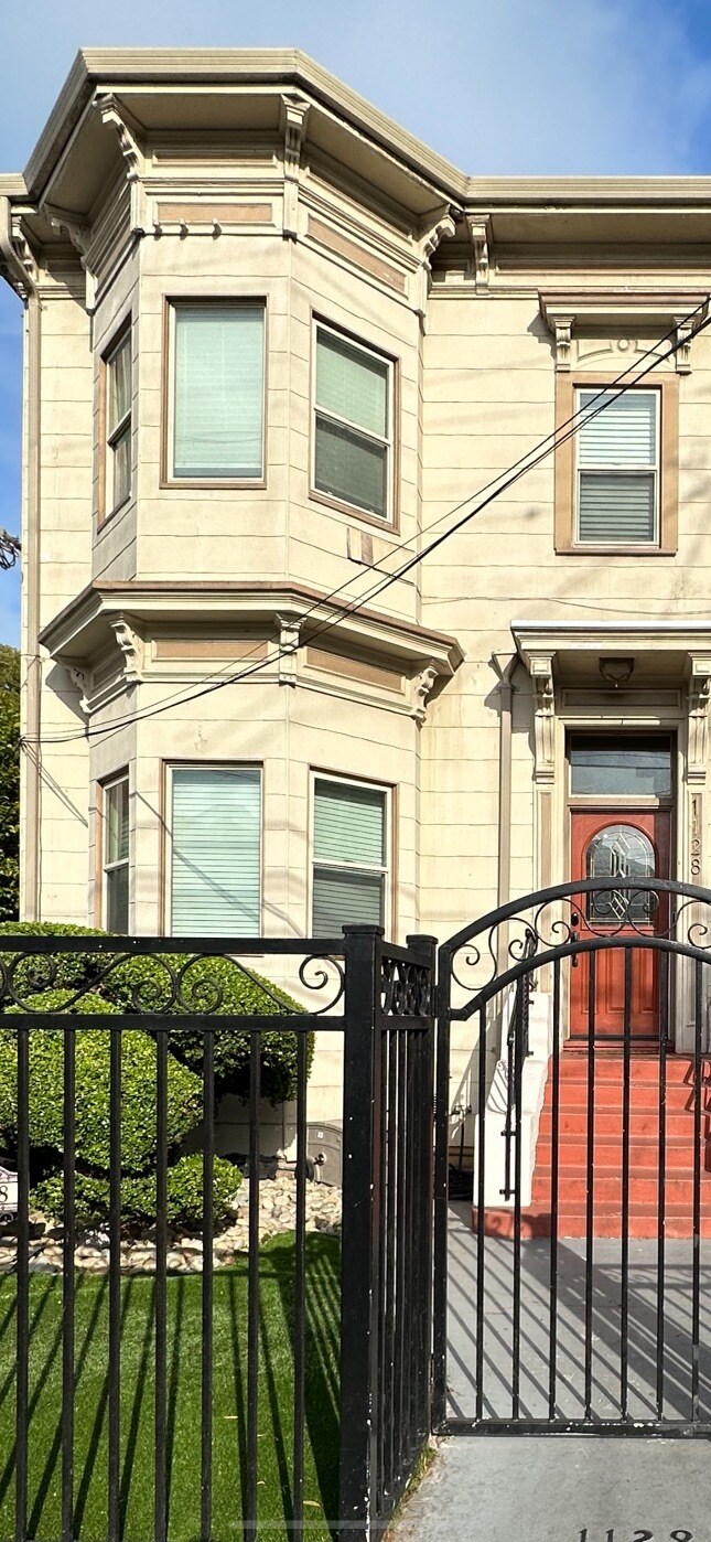 Foto del edificio - 1128 Peralta St