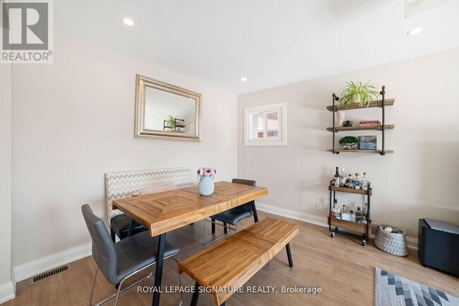 Photo du bâtiment - 1528 Pharmacy Ave