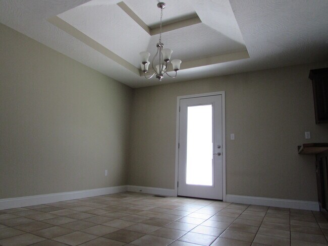 Building Photo - Beautiful Home In Peaceful Setting