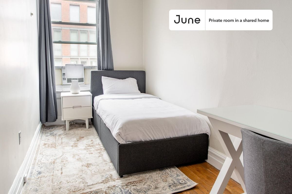 Foto principal - Room in Shared 4 bed/1 bath home