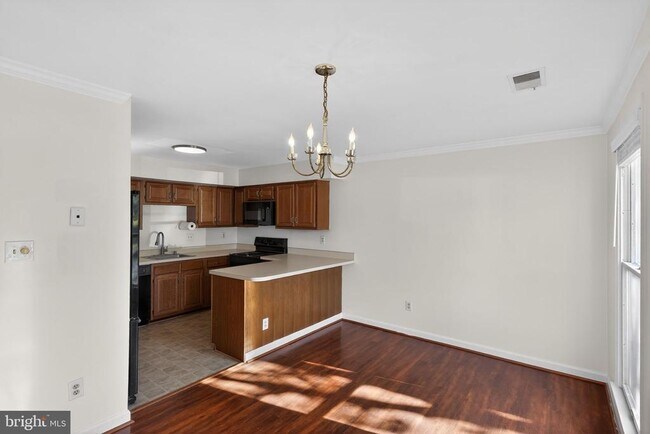 Foto del edificio - 219 Heather Ct