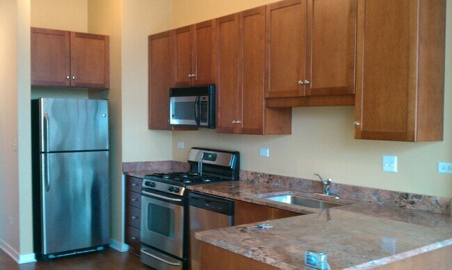 Kitchen - 1600 S Indiana Ave