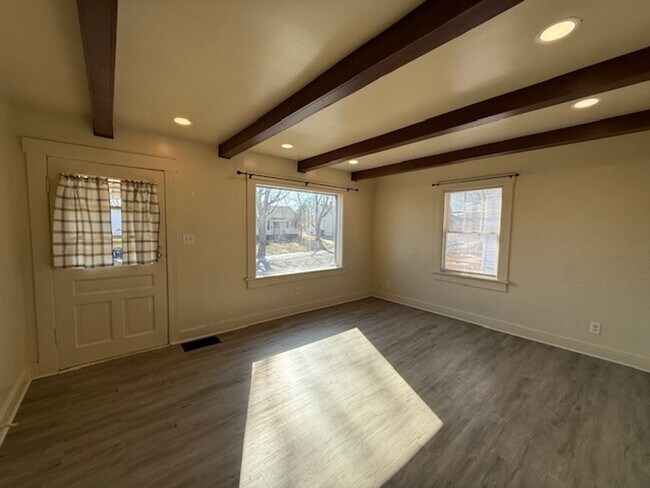 Foto del edificio - Bungalow Near Lake Decatur