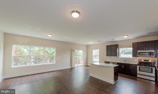 Foto del edificio - 3301 Demirel Way