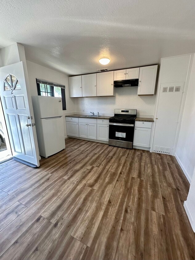 Kitchen and Dining Area - 1012 Chestnut St