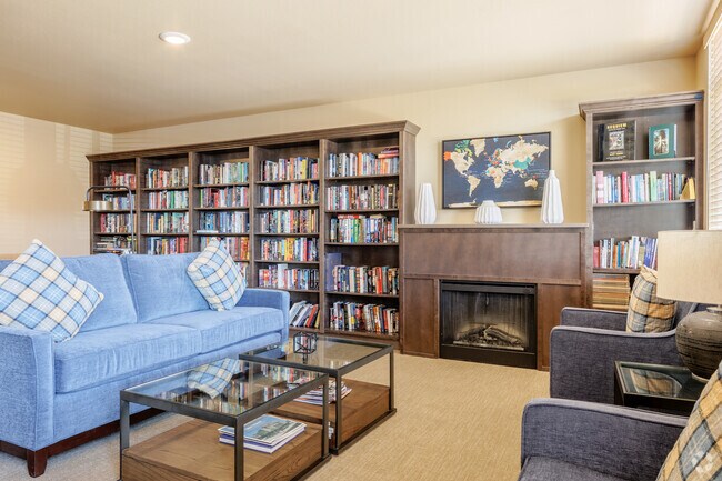 Biblioteca - Traditions At Lafayette a 55+ Community