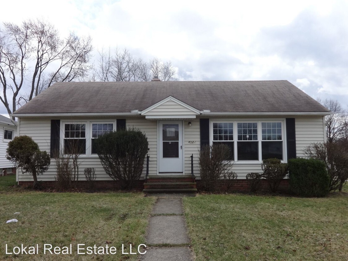 Primary Photo - 2 br, 1 bath House - 4527 E. Frontenac