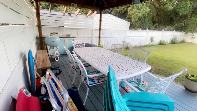 Building Photo - 20756 W End Dr