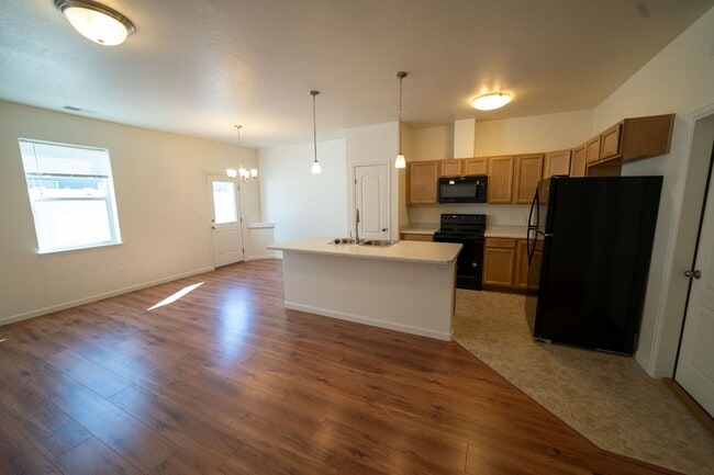 Building Photo - Perfect timing for fall semester! 3 Bedroom 1 1/2 Bath Townhome with Garage
