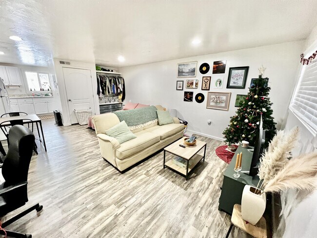 Building Photo - 331 N 400 E