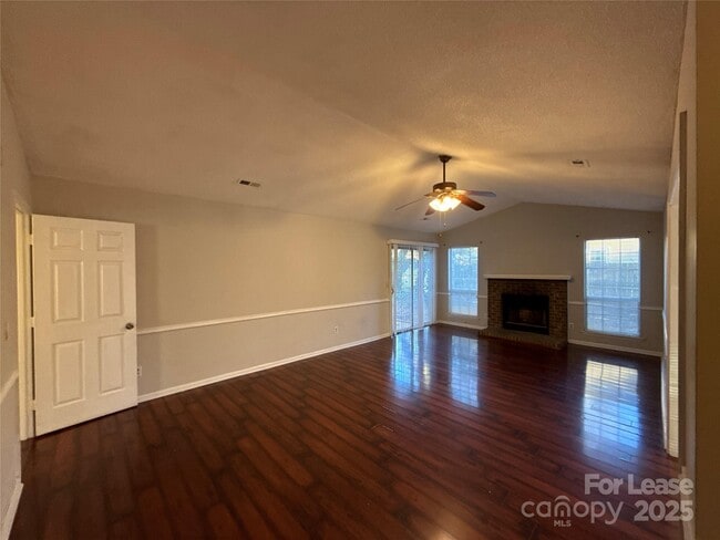 Foto del edificio - 7426 Barn Stone Dr