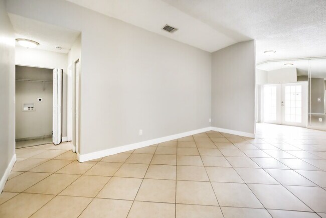 Foto del edificio - 19233 SW 121st Ct