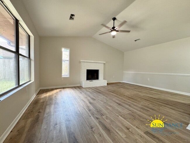 Building Photo - Renovations JUST completed, stunning home!