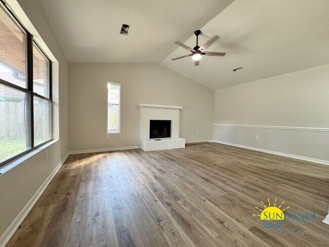 Foto del edificio - Renovations JUST completed, stunning home!