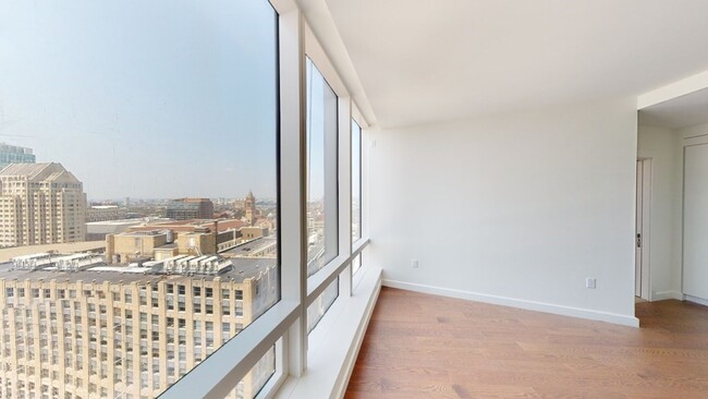 Building Photo - 436 Stuart St