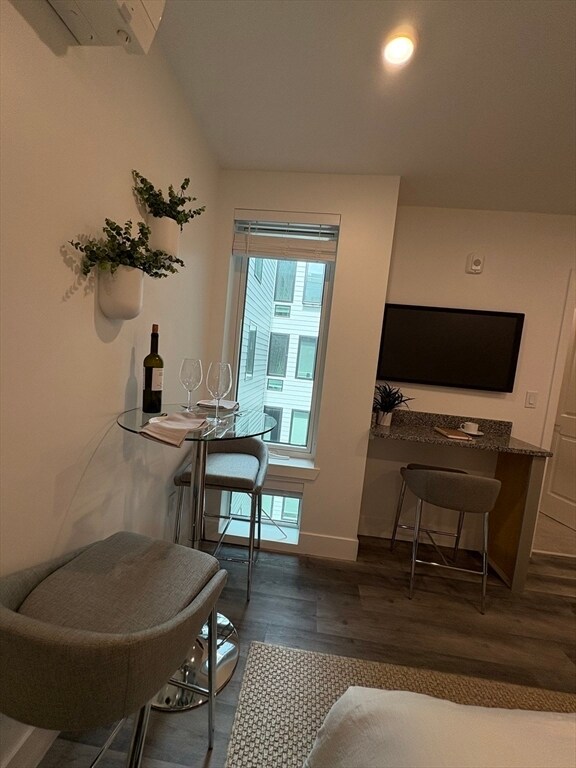 Foto del edificio - 585 Essex St