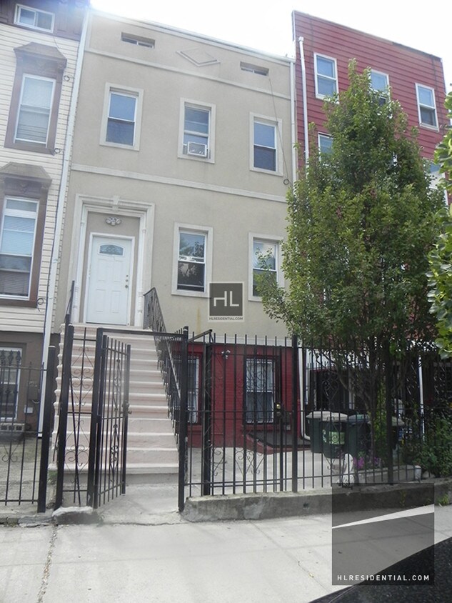 Foto principal - 32 Pulaski St