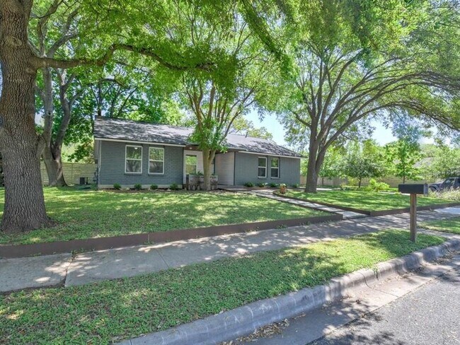 Foto del edificio - 6605 Clubway Ln