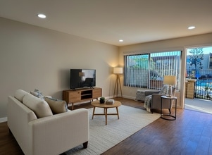 Building Photo - 1541 E Quincy Ave