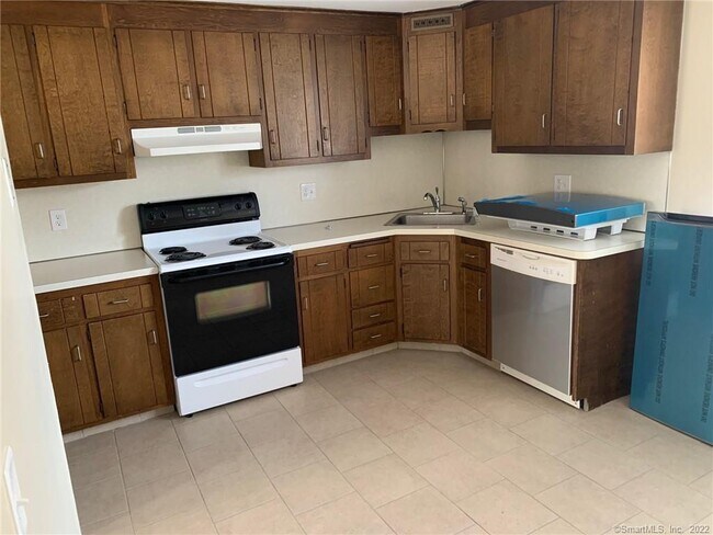 Building Photo - 900 S Main St