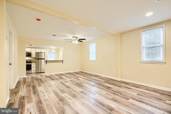 Foto del edificio - 7607 Bayside Ave