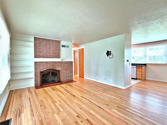 Building Photo - 12820 SW Edgewood St