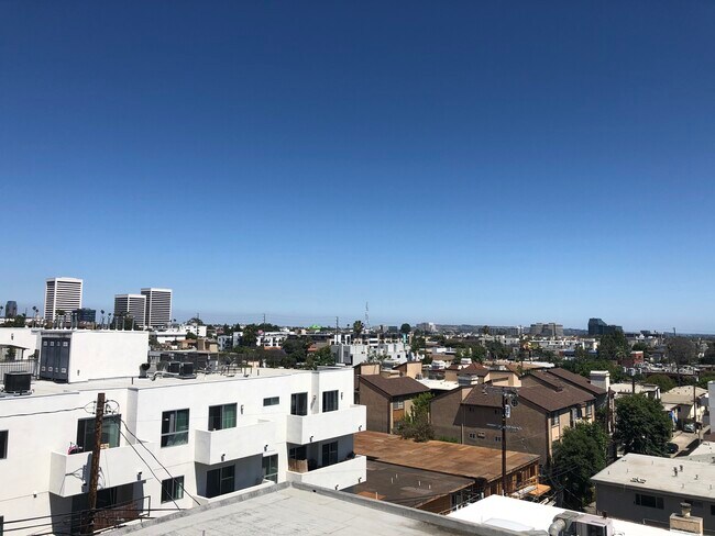 Building Photo - 11672 Rochester Ave