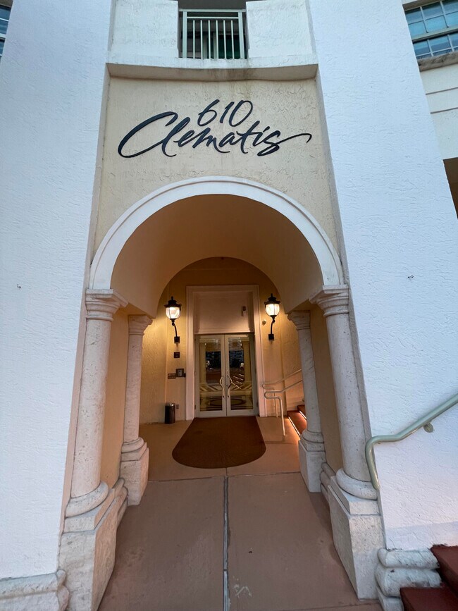 Building Photo - 610 Clematis St