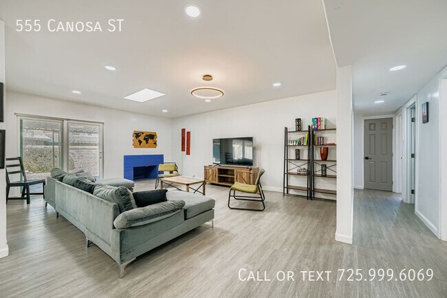 Foto del edificio - 555 Canosa Ave